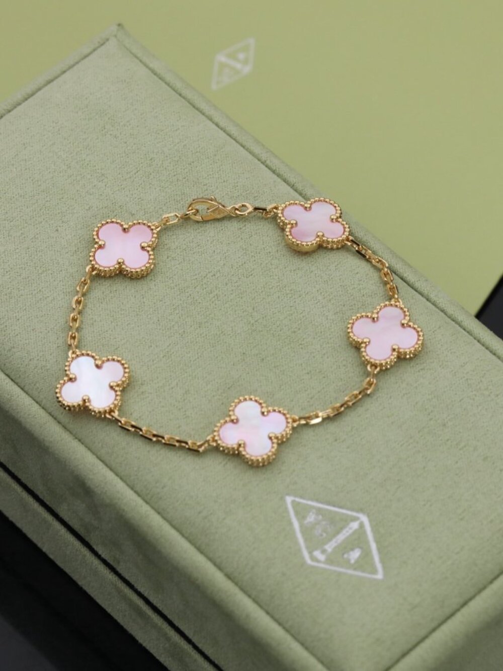 💋Van Cleef & Arpels Pink Bracelet
